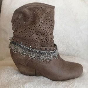 Low cowboy booties